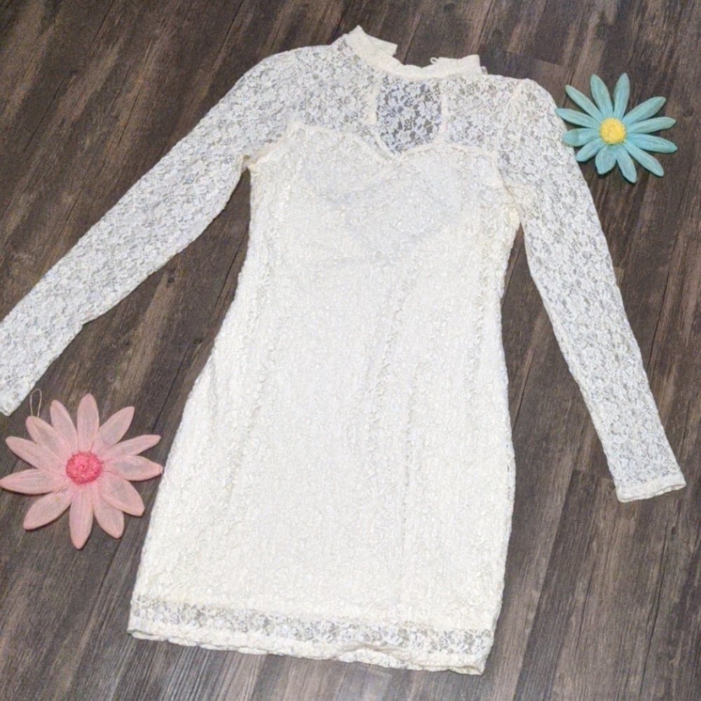 Kimchi Blue cream lace long sleeved dress size 6